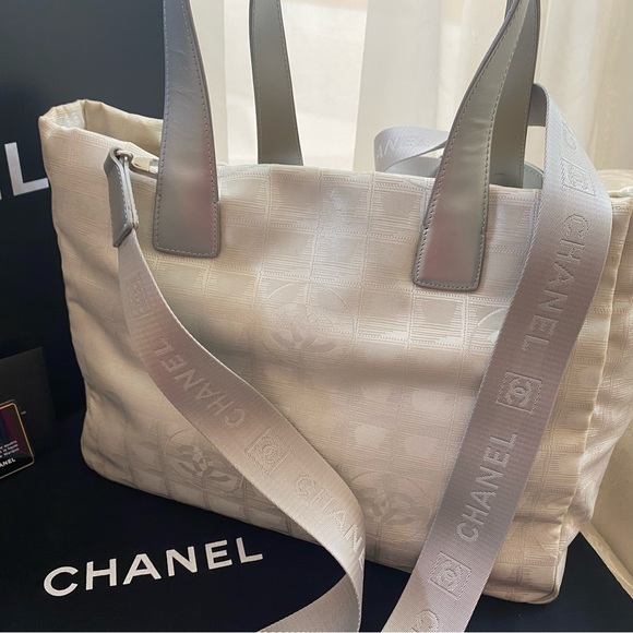 🆕Chanel CC XL Two Way New Travel line w/ Pouch attached😍 - Picture 2 of 15
